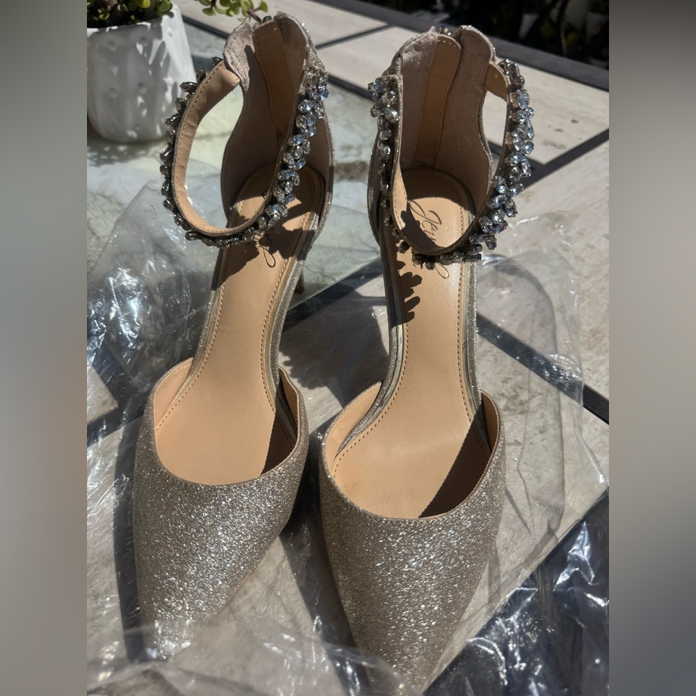 Jewel Badgley Mischka Silver Glitter Heels